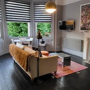 9 Modern Classic - Spacious One Bed - Great Location - Free Onsite Parking - Comfy Bed , Brighton United Kingdom